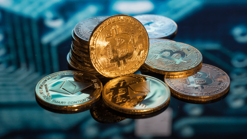 🚀 Kripto Piyasası Yeni Zirvelerini Gözlüyor: Bitcoin, XRP ve Solana Güncellemeleri 🚀